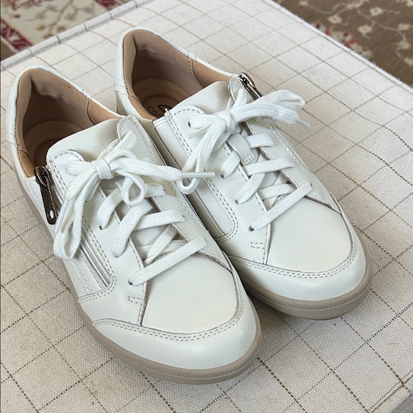 Clark’s Off-White Leather Women's Sneakers/Size 6M - Picture 1 of 5